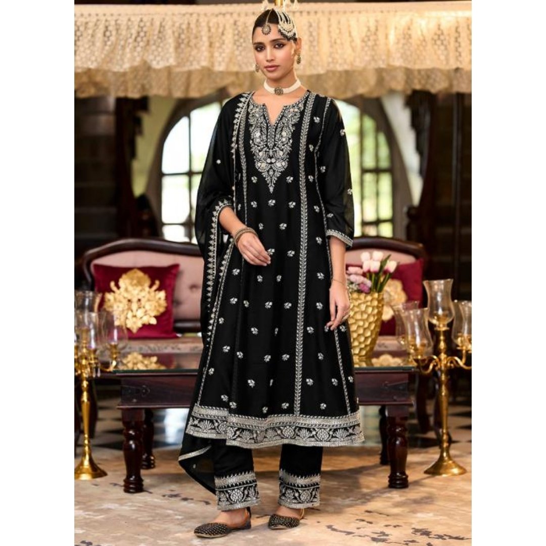 Serena Chinon Embroidered Set