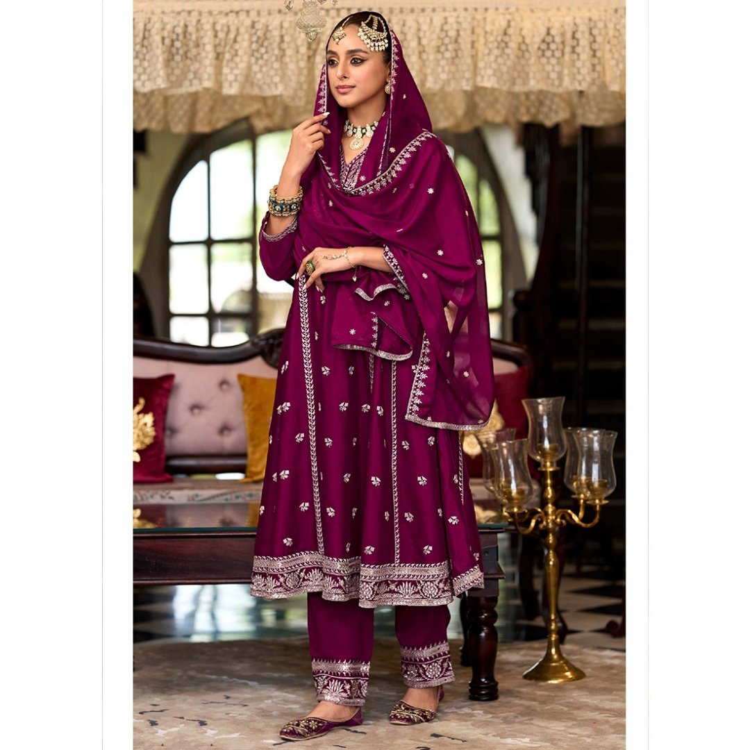 Serena Chinon Embroidered Set