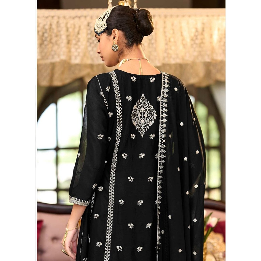 Serena Chinon Embroidered Set