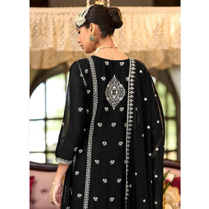 Serena Chinon Embroidered Set