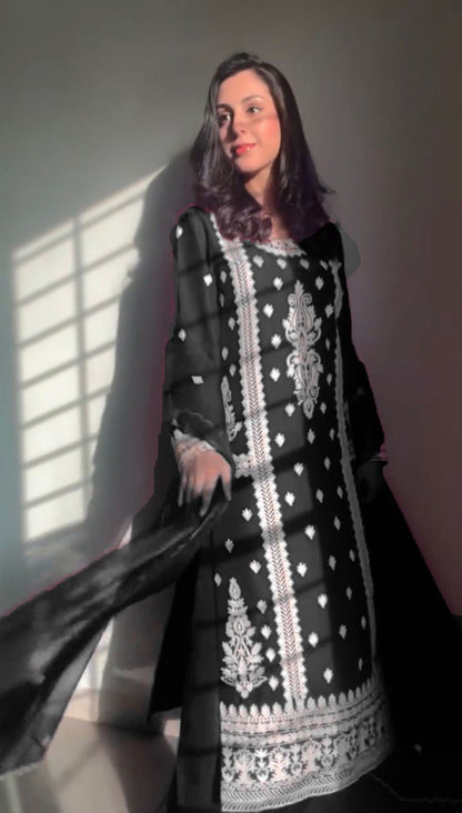 Elegant traditional outfit in timeless black contrast