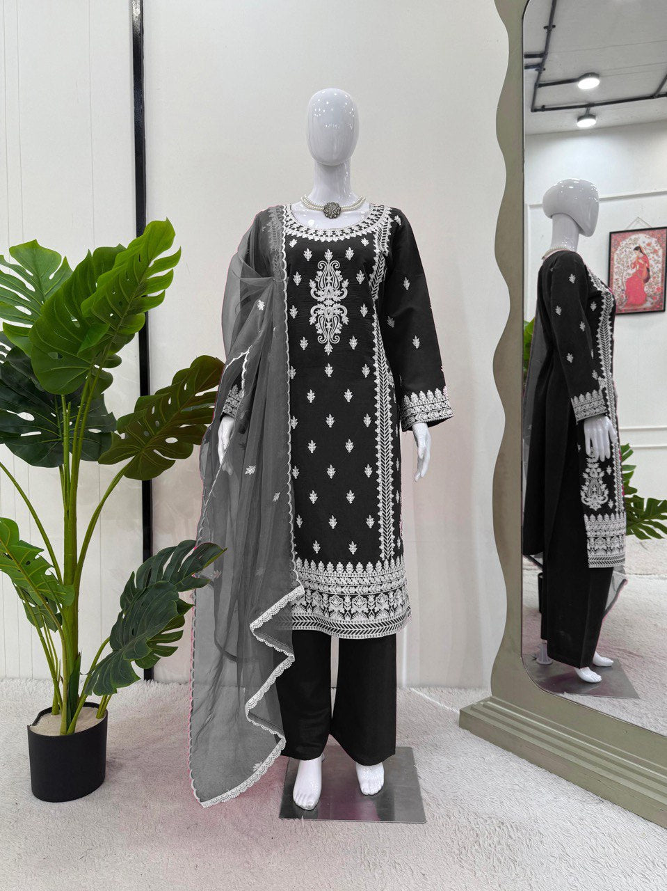 Elegant traditional outfit in timeless black contrast