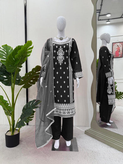 Elegant traditional outfit in timeless black contrast