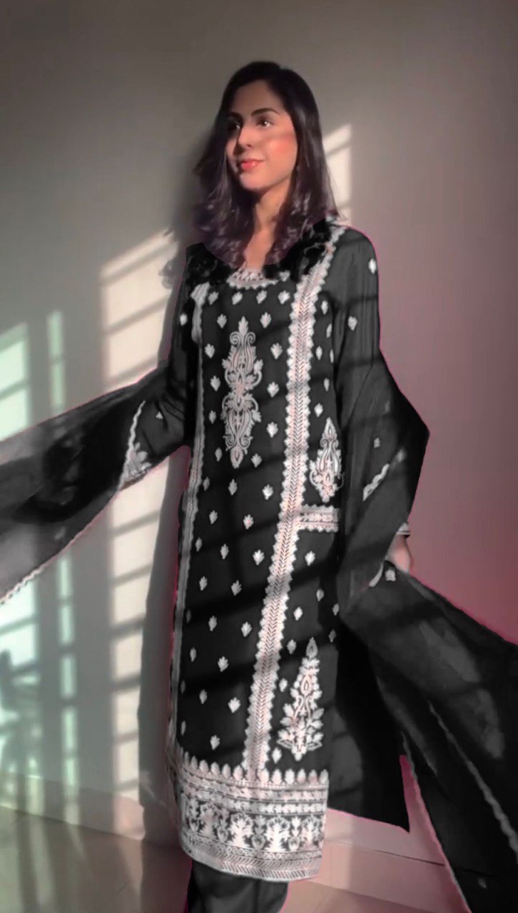 Elegant traditional outfit in timeless black contrast