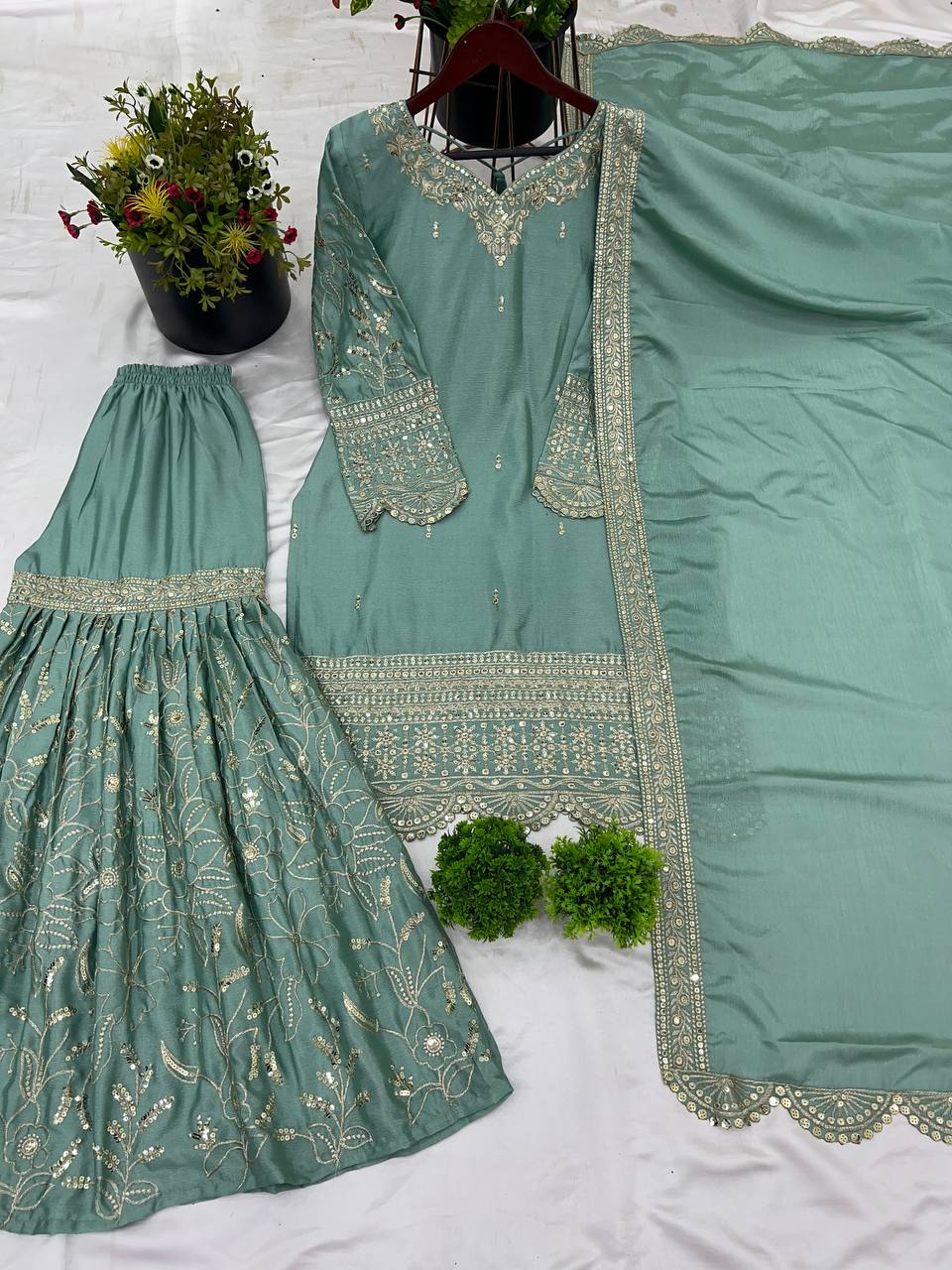 Chinon Embroidered Party Set