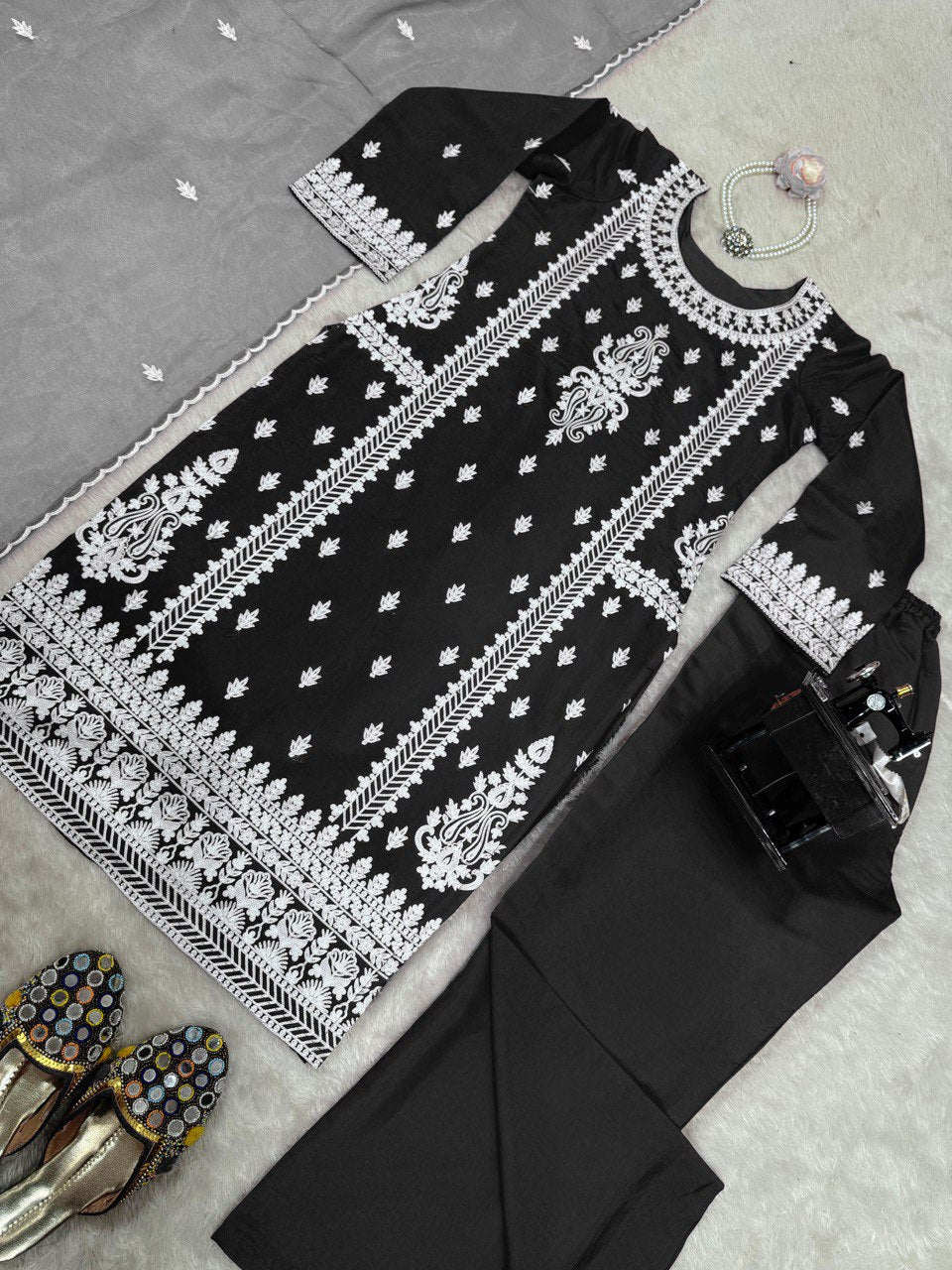 Elegant traditional outfit in timeless black contrast